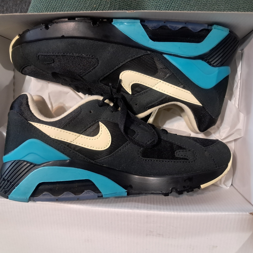 Nike Black and Blue Sneakers with Air Max Cushioning